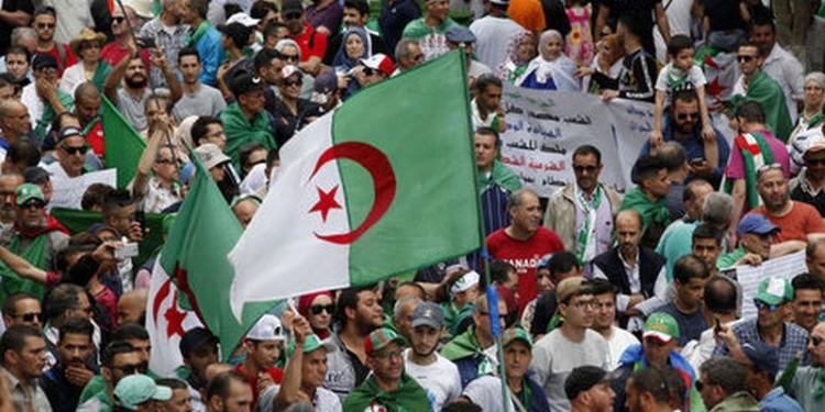 И такое бывает. В Алжире никто не захотел бороться за кресло президента страны