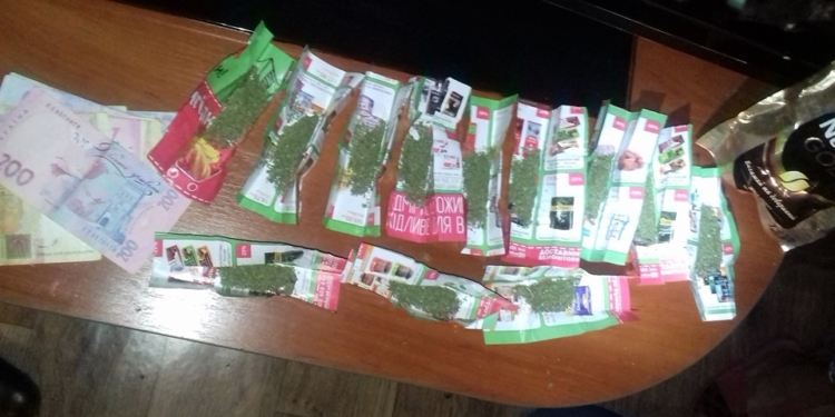 В Южноукраинске полиция разоблачила местную жительницу, торговавшую каннабисом по 150 грн. за дозу (ФОТО)