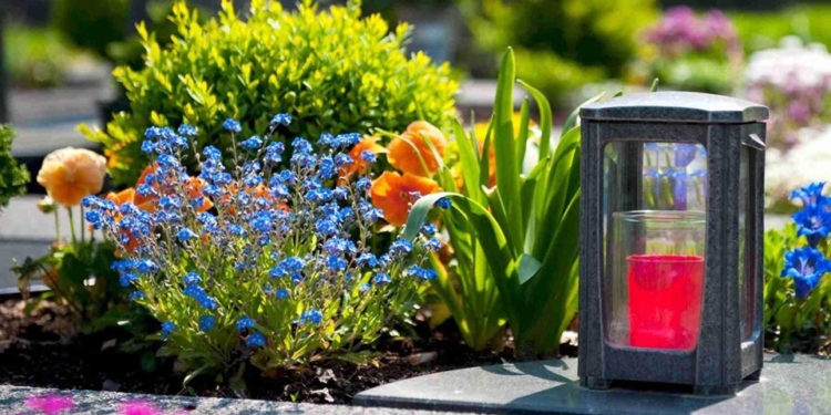 Коммунальные службы Николаева готовятся к поминальным дням – с кладбищ уже вывезено более 3 кубометров мусора