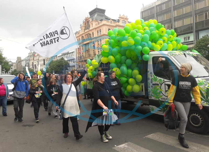 «Трава божественна»: в Праге прошел традиционный марш за легализацию марихуаны 1