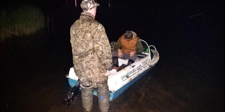 На Аляудском мосту николаевской полиции попался рыбак, вышедший в нерест на промысел с «пауком»