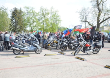 Путинские байкеры привезли в Беларусь флаги «Л/ДНР». А путинские дипломаты опубликовали фото с этими флагами