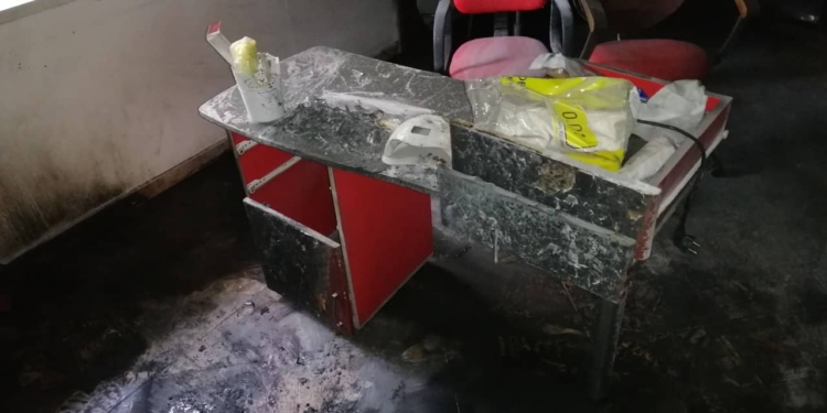 В Первомайске горела парикмахерская – спасатели подозревают поджог (ФОТО)