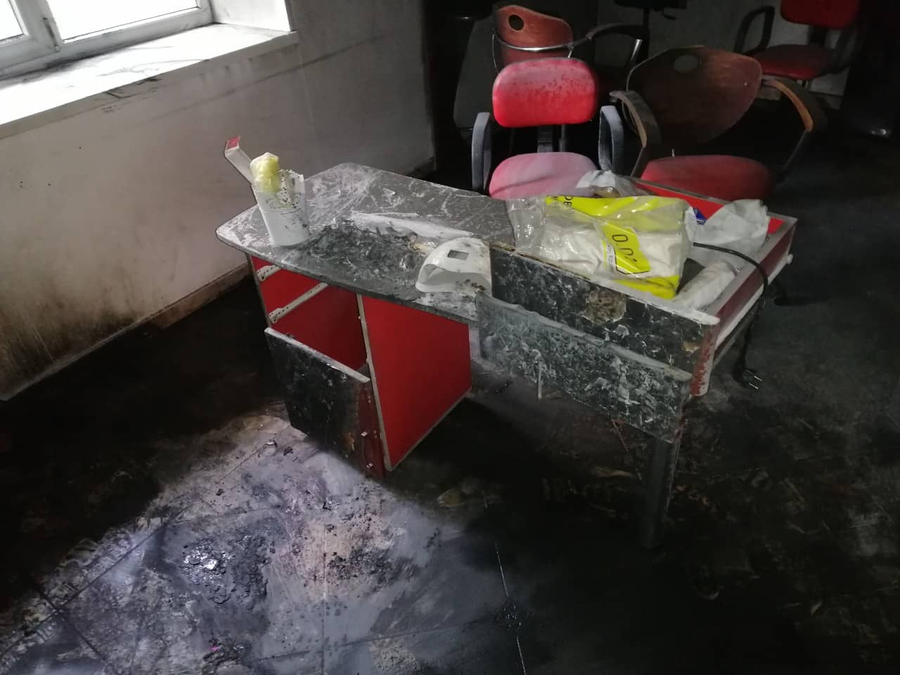 В Первомайске горела парикмахерская – спасатели подозревают поджог (ФОТО)