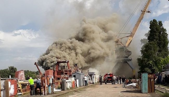 В «Кузне на Рыбальском» горит боевой корабль (ФОТО и ВИДЕО)