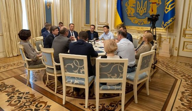 Нардепы после консультации с Зеленским назвали возможную дату досрочных выборов (ВИДЕО)