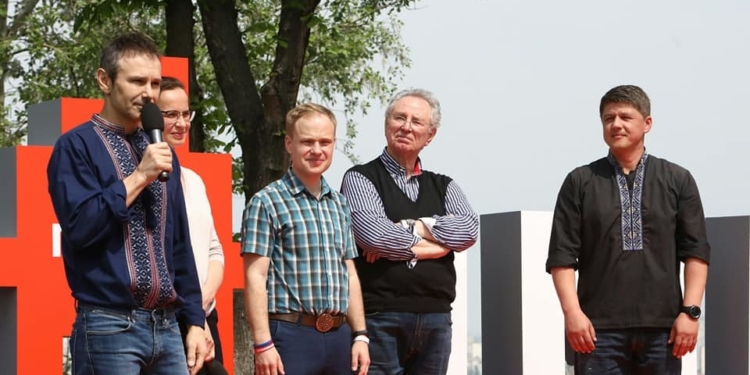 Вакарчук показал часть своей команды