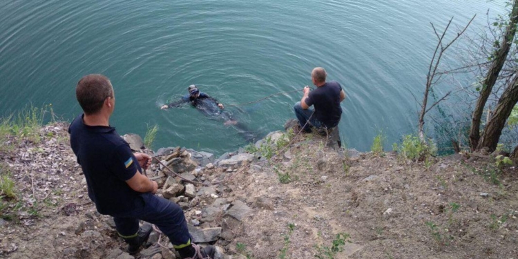 В Кривом Роге подросток во время селфи упал в карьер и погиб