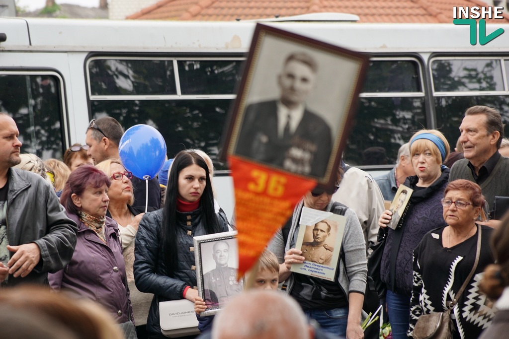 «Бессмертный полк» в Николаеве: за участниками акции наблюдали полиция и проукраинские активисты (ОНЛАЙН) 33