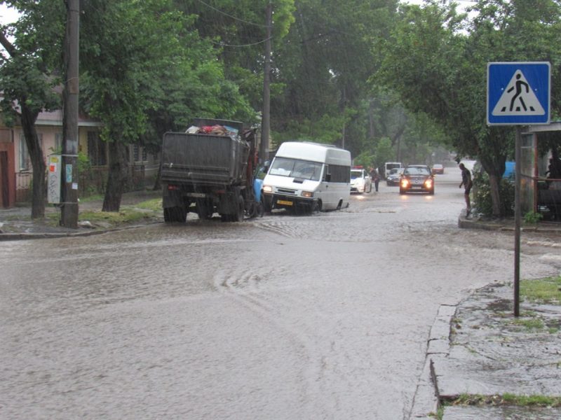 Почему затопило город в субботу - в Николаеве выпало больше месячной нормы осадков (ИНФОГРАФИКА) 3