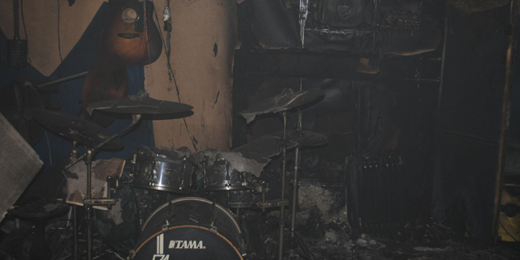 В Николаеве сгорело складское помещение с музыкальным оборудованием (ФОТО)