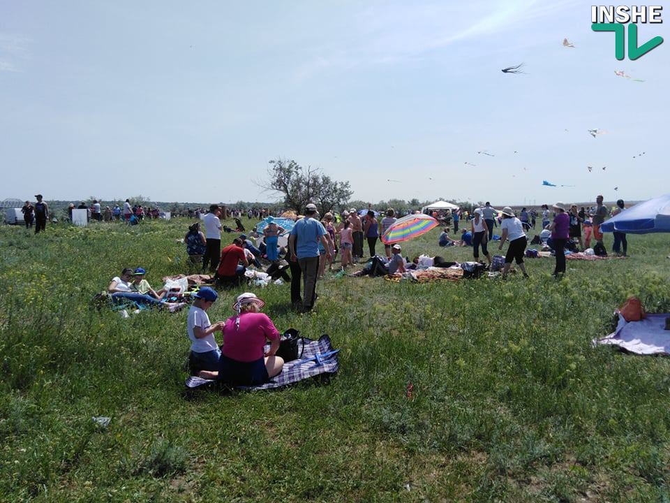 Большой пикник в Трихатах: на Николаевщине проходит международный кайт-фест (ФОТО) 3