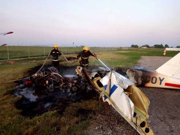 Маломоторный самолет сгорел в Херсонской области 1