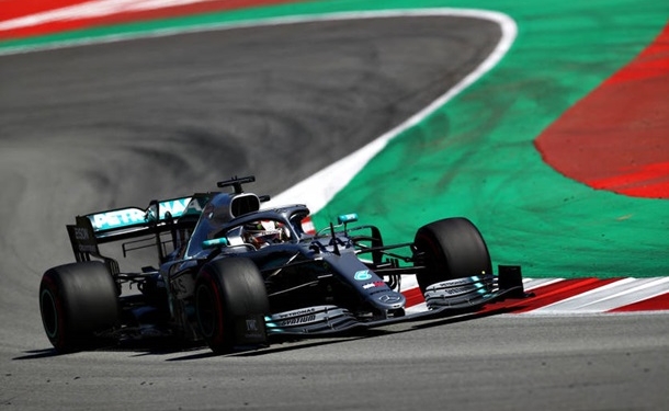 Хэмилтон выиграл Гран-при Испании, Мерседес вновь делает дубль
