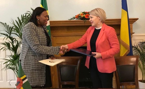 Украина договорилась о безвизе с Доминикой