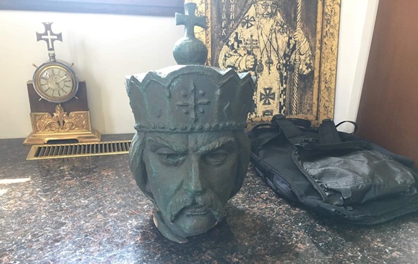 В Канаде нашли голову памятника Владимиру Великому 1
