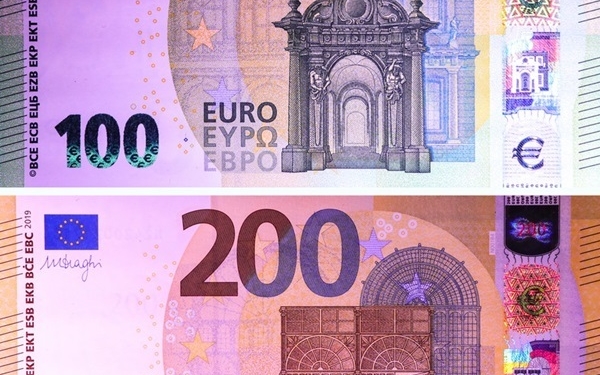 В ЕС вводятся в обращение новые купюры в 100 и 200 евро