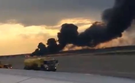 В аэропорту Москвы загорелся и совершил аварийную посадку Sukhoi Superjet 100