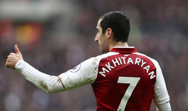 Полиция в Баку остановила фанатов лондонского “Арсенала” из-за футболки Мхитаряна (ВИДЕО)