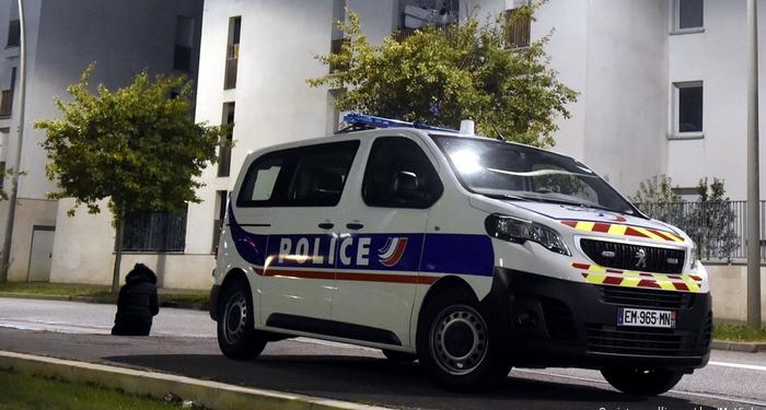 Неизвестный захватил четырех заложников во Франции