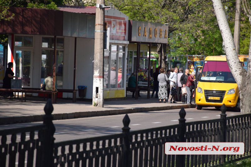 Общественного транспорта в Поминальное воскресенье не хватает: в Николаеве очереди на остановках и забитые маршрутки 8