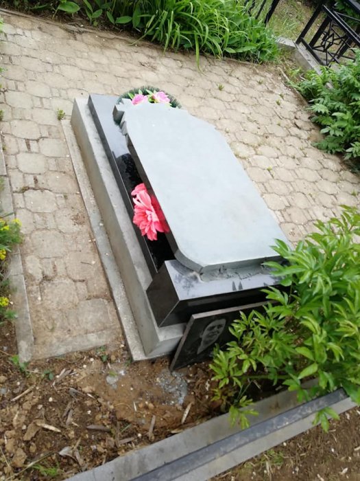 В Николаеве вандалы разгромили десяток надгробий на Жуковском кладбище (ФОТО) 5
