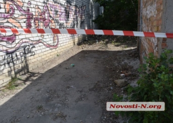 В Николаеве во дворе дома по 5-й Слободской разлили ртуть (ФОТО)