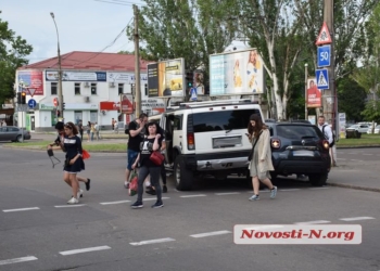 В Николаеве в ДТП угодил лимузин, заполненный выпускниками (ФОТО)