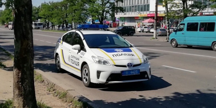 В Николаеве таксист сбил женщину на переходе и сбежал (ФОТО)