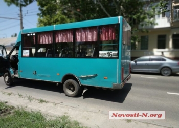 В Николаеве водитель «Форда» хотел проскочить перекресток, а вместо этого врезался в маршрутку (ФОТО)