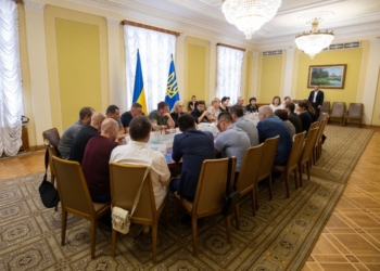 Зеленский встретился с родственниками пленных украинцев