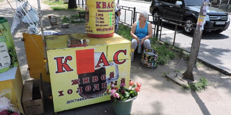 В двух районах Николаева проверили точки продажи кваса: за несанкционированную торговлю составлено 14 админпротоколов (ФОТО)