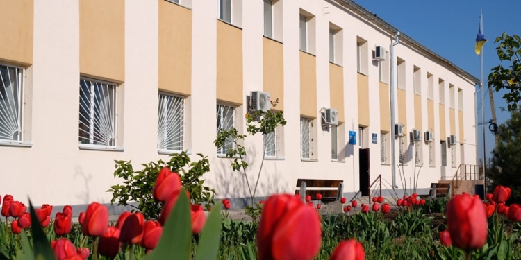 Под Николаевом разрушился памятник Воинам освободителям. Местные власти говорят, что виновата погода