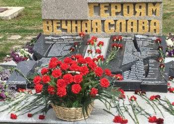 В Крыму вандалы разбили памятник с именами погибших во Вторую мировую крымских татар (ФОТО)