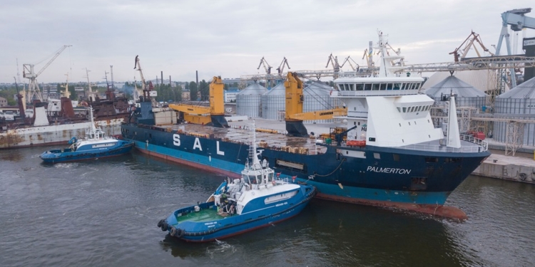 «НИБУЛОНу» поставили два портальных крана для уникального проекта – 140-метрового судна NIBULON MAX