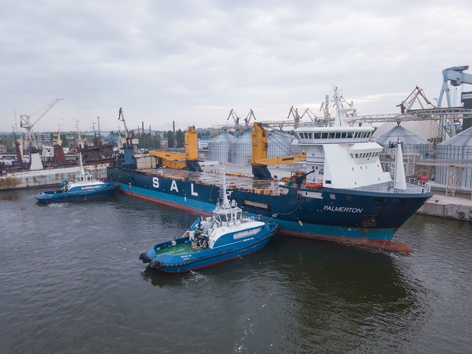 «НИБУЛОНу» поставили два портальных крана для уникального проекта - 140-метрового судна NIBULON MAX 3