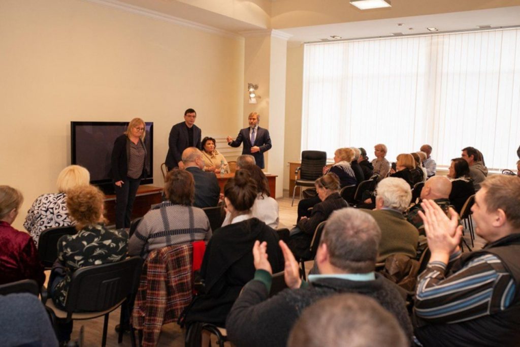 Новинский встретился с семьями погибших в Одессе 2 мая и пообещал помощь заключенным николаевского СИЗО 1