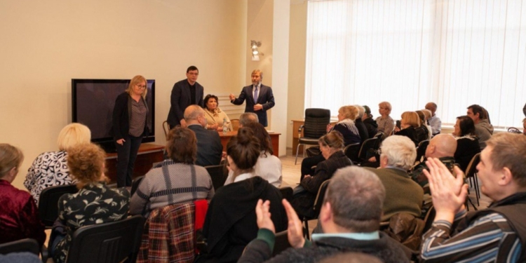 Новинский встретился с семьями погибших в Одессе 2 мая и пообещал помощь заключенным николаевского СИЗО