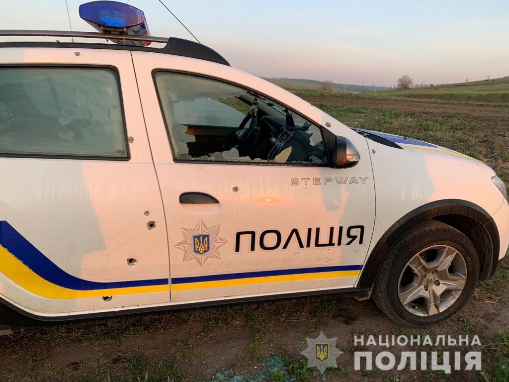 В Одесской области разыскивают вооруженного фермера, стрелявшего в полицейский автомобиль 1