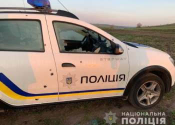 В Одесской области разыскивают вооруженного фермера, стрелявшего в полицейский автомобиль