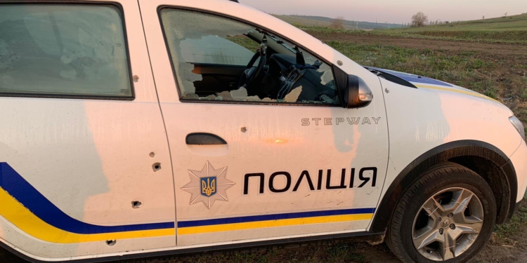 В Одесской области разыскивают вооруженного фермера, стрелявшего в полицейский автомобиль