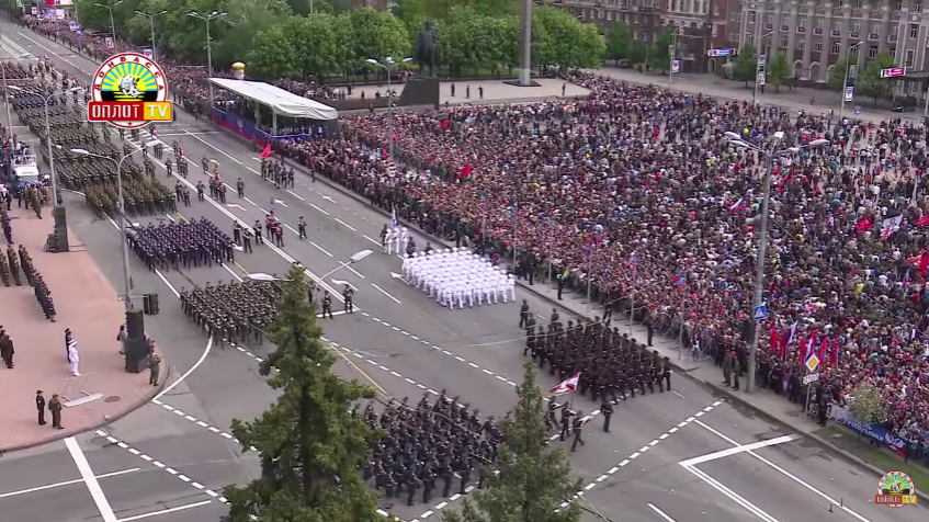 Как менялось количество зрителей парада «ДНР» 9 мая в разные годы (ФОТО) 8