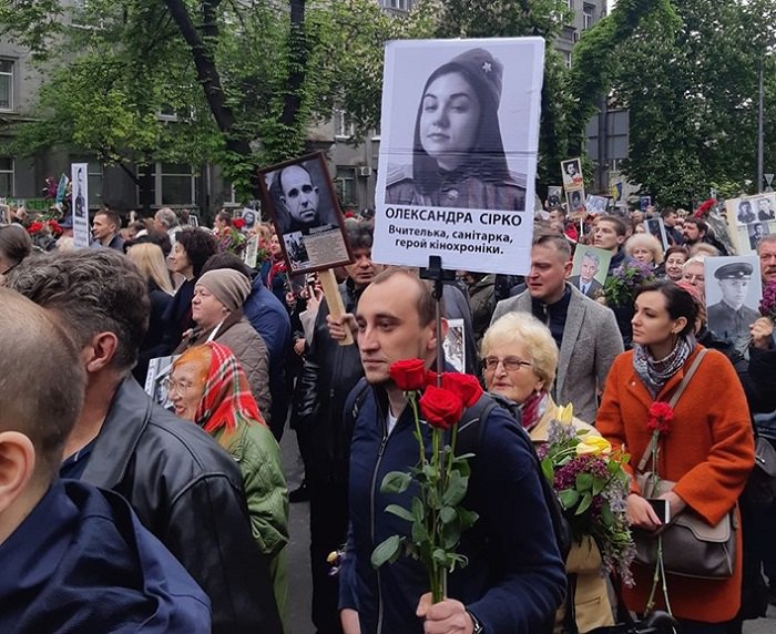 Альтернатива «Бессмертному полку»: в Киеве провели акцию с портретами супергероев (ФОТО) 7
