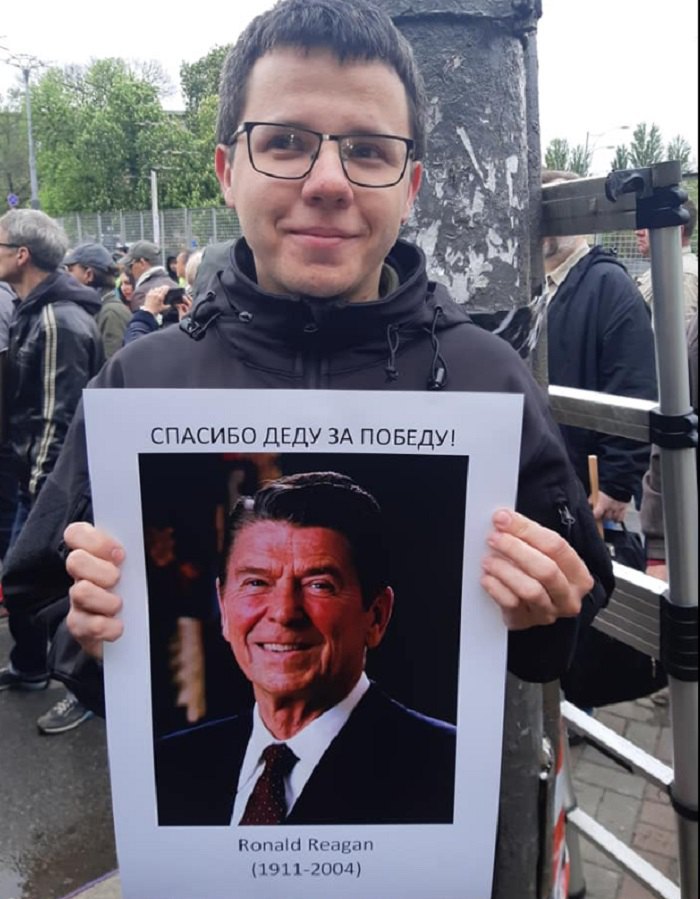 Альтернатива «Бессмертному полку»: в Киеве провели акцию с портретами супергероев (ФОТО) 9