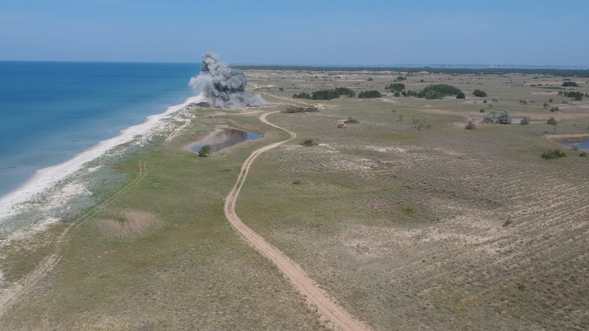Николаевские спасатели подчистили побережье на Кинбурне от взрывоопасных предметов – обезврежено 67 артснарядов (ФОТО, ВИДЕО)