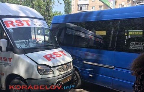 На проспекте Богоявленском столкнулись две “маршрутки” (ФОТО)