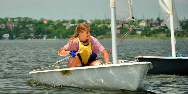 В Николаевском яхт-клуб проходят юношеские соревнования по парусному спорту (ФОТО, ВИДЕО)