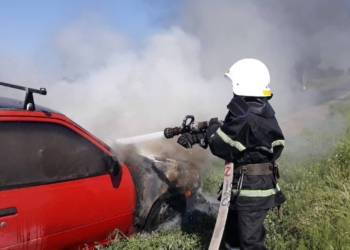 На Николаевщине из-за короткого замыкания загорелся Opel Kadett (ФОТО)