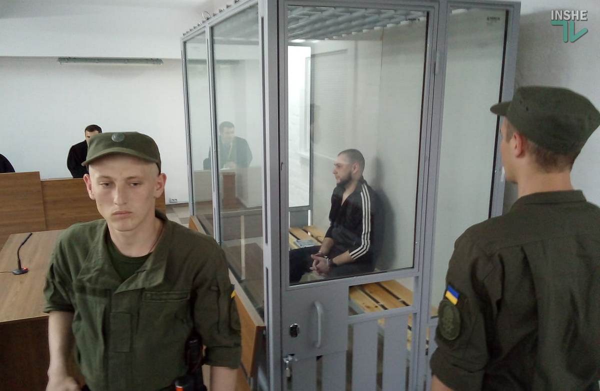 Убийцу Оксаны Макар Евгения Краснощека этапировали в Николаев – сегодня суд начал пересматривать приговор (ОБНОВЛЕНО) (ВИДЕО и ФОТО)