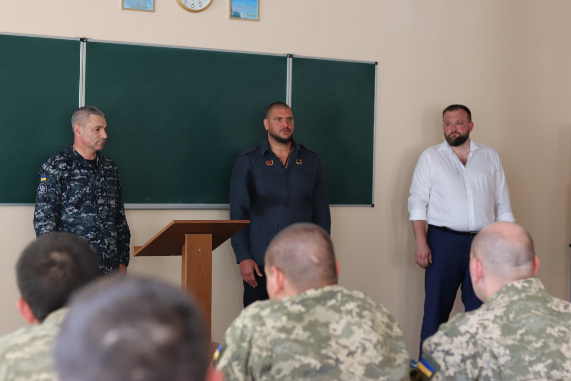 Олексій Савченко вручив сержантам ВМС ЗСУ сертифікати на квартири (ФОТО)